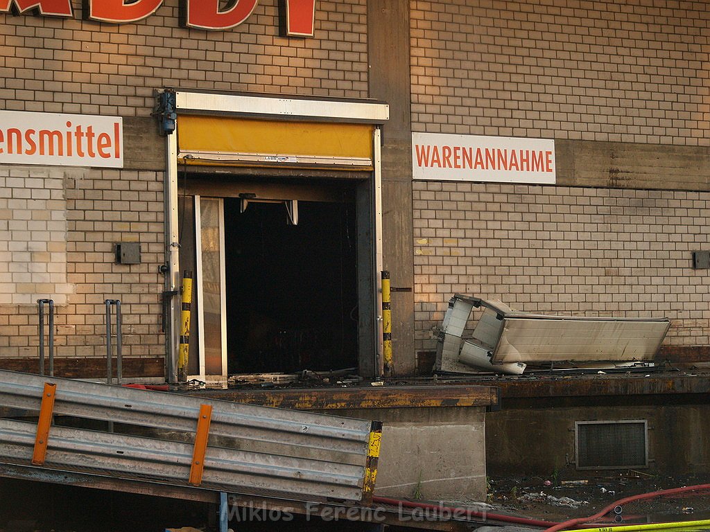 Grossbrand Halle auf dem Grossmarkt Koeln P871.JPG